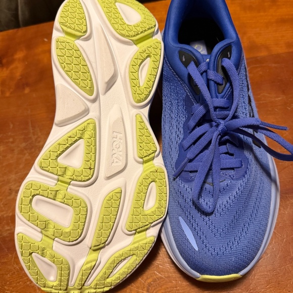 Women’s Hokas Size 7 Bondi 8 - Picture 2 of 3